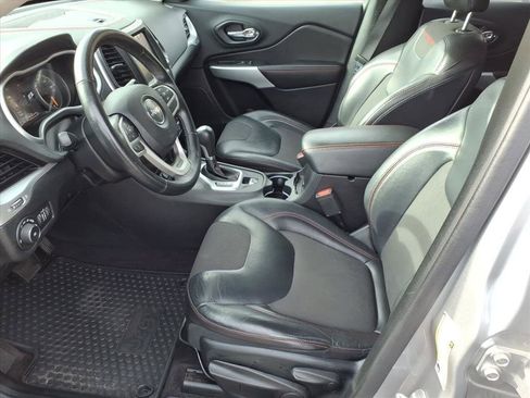 Used 2017 Jeep Cherokee Trailhawk w/ Cold Weather Group image 12