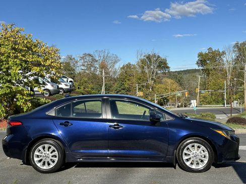 Used 2022 Toyota Corolla LE w/ LE Convenience Package image 7