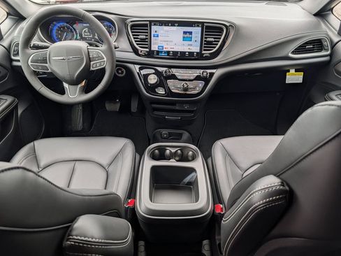 New 2026 Chrysler Pacifica Select AWD/4WD image 8