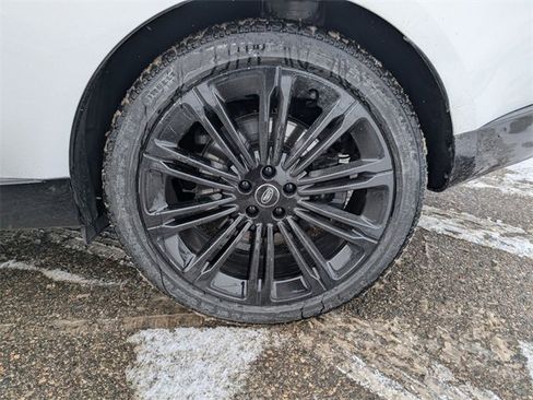 Used 2025 Land Rover Range Rover Long Wheelbase SE image 21