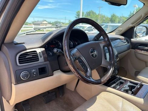 Used 2010 GMC Yukon Denali AWD/4WD image 16