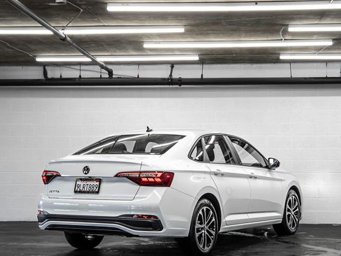 Used 2024 Volkswagen Jetta Sport FWD image 5