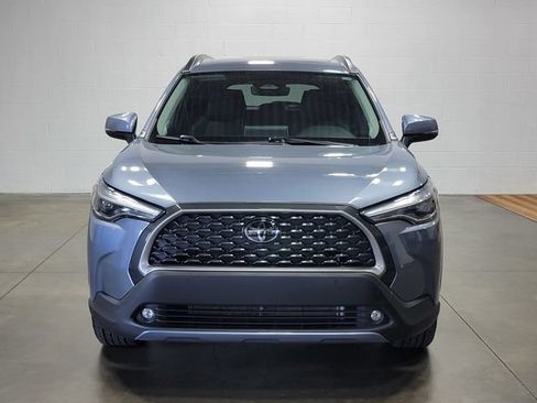 Used 2023 Toyota Corolla Cross XLE w/ Convenience Package FWD image 3