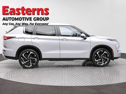 Used 2024 Mitsubishi Outlander SE AWD/4WD image 4