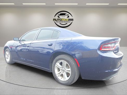 Used 2016 Dodge Charger SE image 5