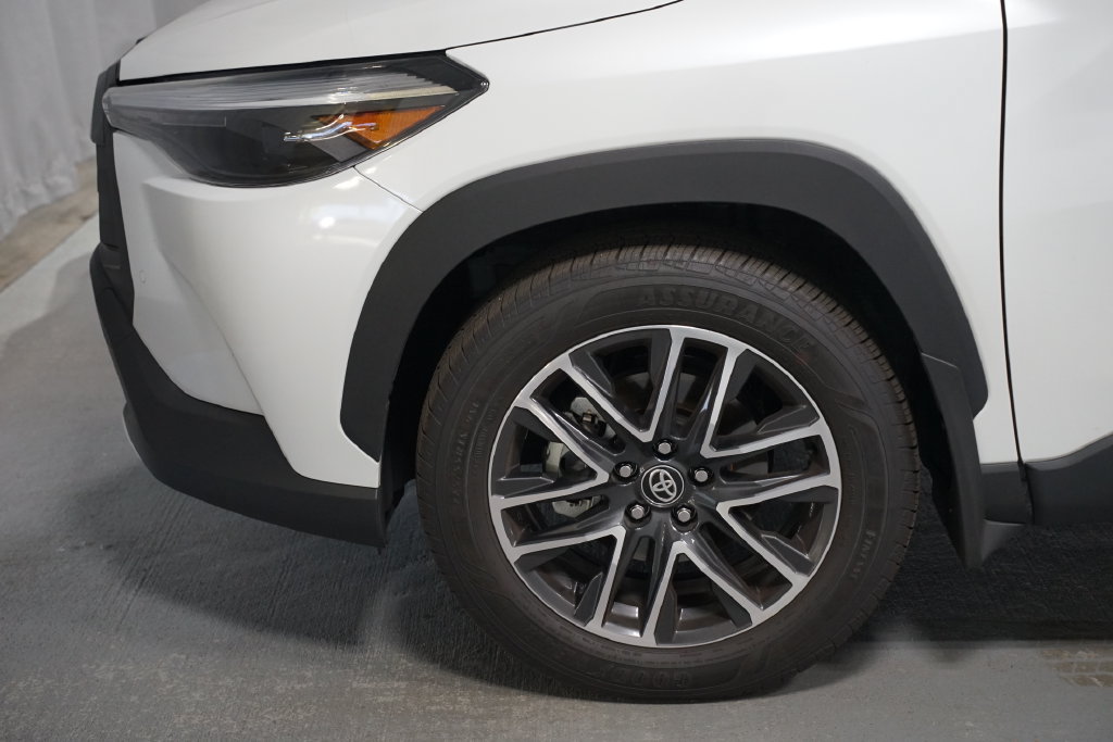 Used 2026 Toyota Corolla Cross XLE FWD image 5