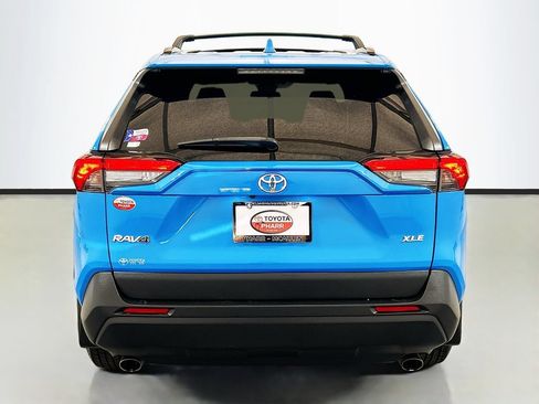 Used 2021 Toyota RAV4 XLE Premium FWD image 5