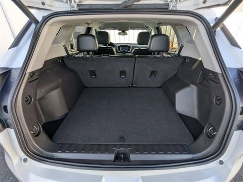 Used 2023 GMC Terrain SLT image 14