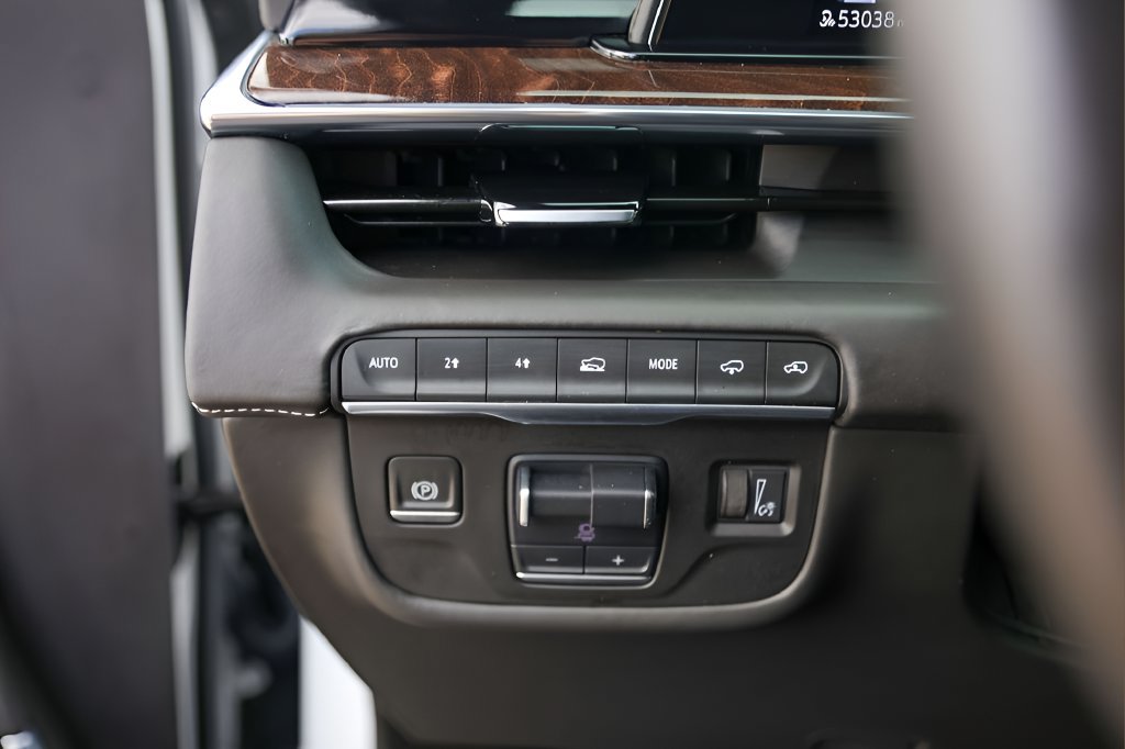 Used 2022 Cadillac Escalade Sport Platinum AWD/4WD image 28