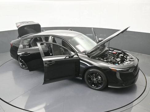 Used 2025 Honda Accord SE image 69