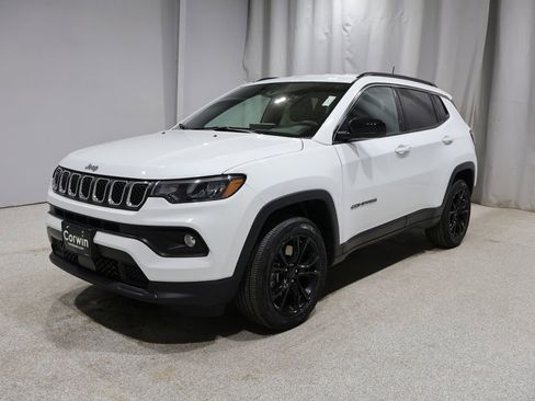 Used 2023 Jeep Compass Latitude AWD/4WD image 5