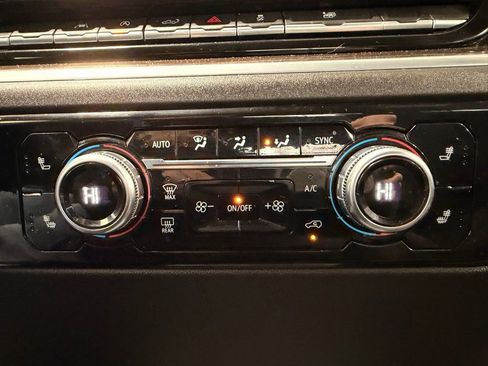 Used 2022 GMC Sierra 1500 Elevation image 39