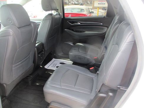 Used 2018 Buick Enclave Essence image 11