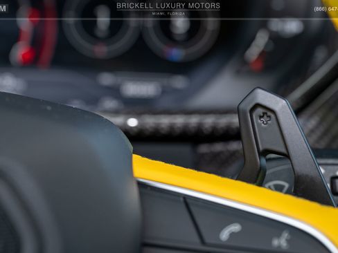 Used 2022 Lamborghini Urus AWD/4WD image 36