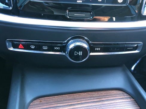 Used 2025 Volvo V60 B5 Cross Country Plus image 27