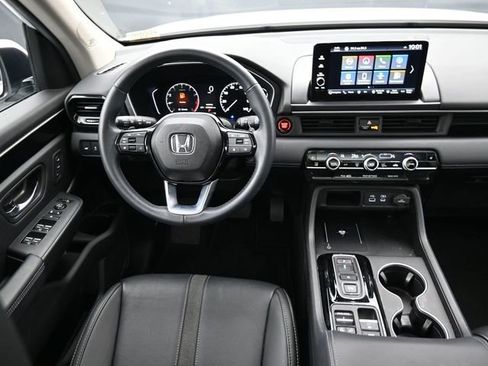 Used 2025 Honda Pilot Touring image 25