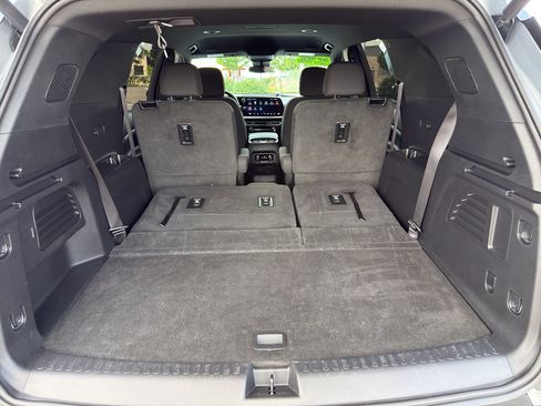 Used 2025 Chevrolet Traverse LT AWD/4WD image 37
