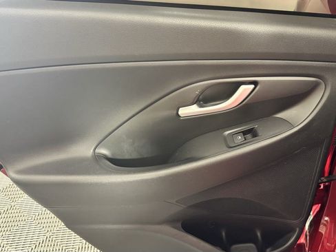 Used 2019 Hyundai Elantra GT FWD image 24