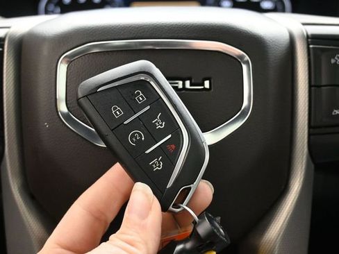 Used 2021 GMC Yukon Denali w/ Denali Premium Package image 41