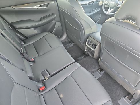Certified 2025 INFINITI QX50 Luxe image 11