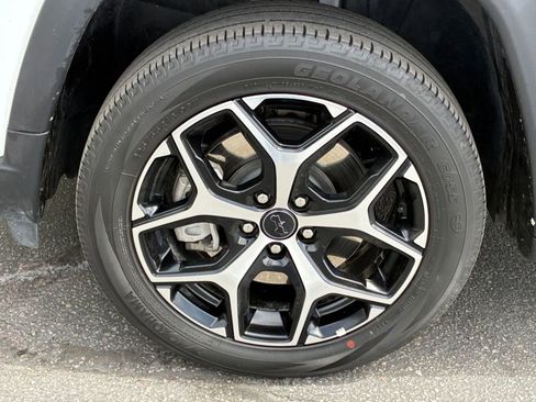 Used 2025 Jeep Compass Limited image 31