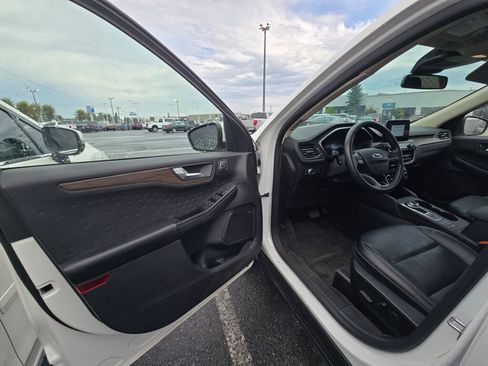 Used 2020 Ford Escape Titanium image 15