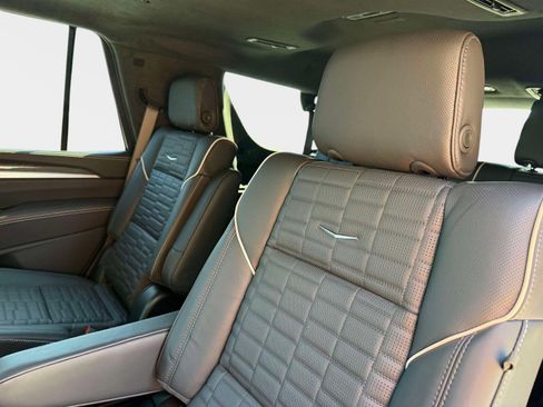Used 2026 Cadillac Escalade V w/ LPO, ONYX Package AWD/4WD image 37