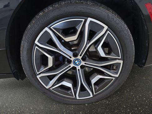 Used 2024 BMW iX xDrive50 w/ Sport Package AWD/4WD image 32