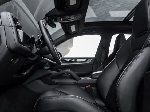 Used 2024 Porsche Cayenne Turbo image 26