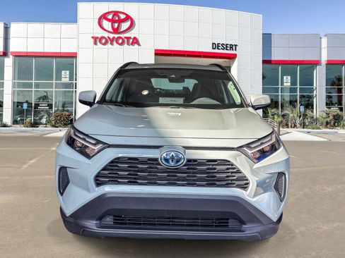 Used 2022 Toyota RAV4 XLE w/ Convenience Package AWD/4WD image 2