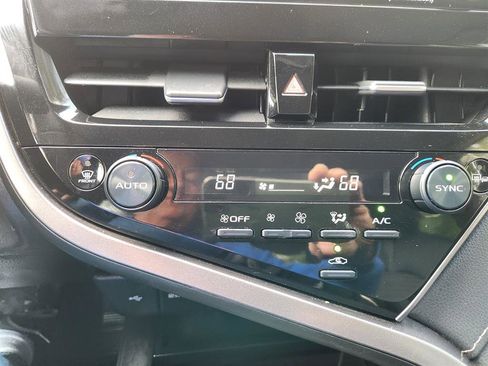 Used 2024 Toyota Camry SE image 30