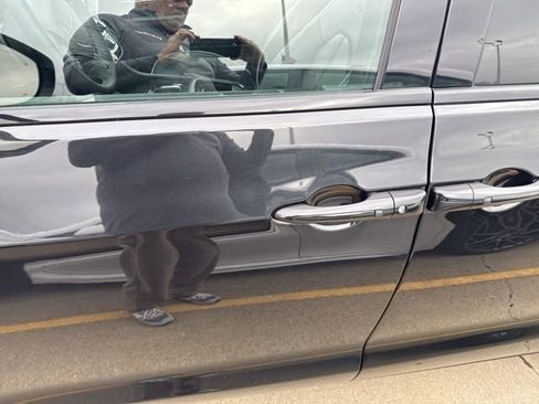 Used 2025 Chrysler Pacifica Limited image 39