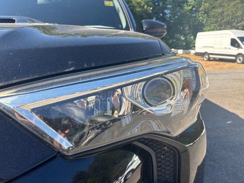 Used 2018 Toyota 4Runner TRD Off-Road AWD/4WD image 9