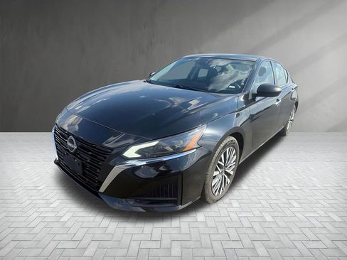 Used 2024 Nissan Altima 2.5 SV FWD image 7