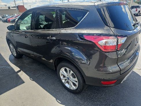 Used 2017 Ford Escape SE FWD image 3