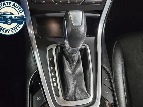 Used 2018 Ford Edge Titanium w/ Equipment Group 302A AWD/4WD image 19