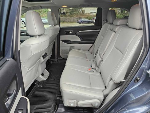 Used 2018 Toyota Highlander Limited image 16