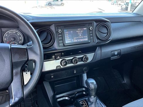 Used 2017 Toyota Tacoma SR image 7