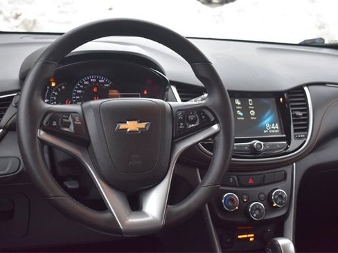 Used 2017 Chevrolet Trax LT w/ LT Convenience Package image 18