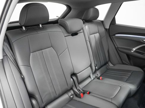 Certified 2025 Audi Q5 Premium w/ Convenience Package image 11