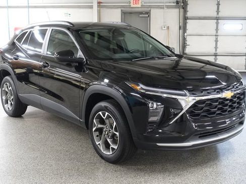 Used 2025 Chevrolet Trax LT w/ Driver Confidence Package FWD image 1