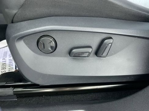 Used 2023 Volkswagen Tiguan SE R-Line image 14