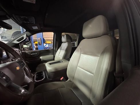 Used 2022 Chevrolet Silverado 2500 LTZ w/ LTZ Convenience Package AWD/4WD image 9