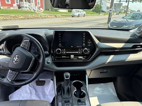 Used 2020 Toyota Highlander Limited w/ Protection Package #3 AWD/4WD image 12