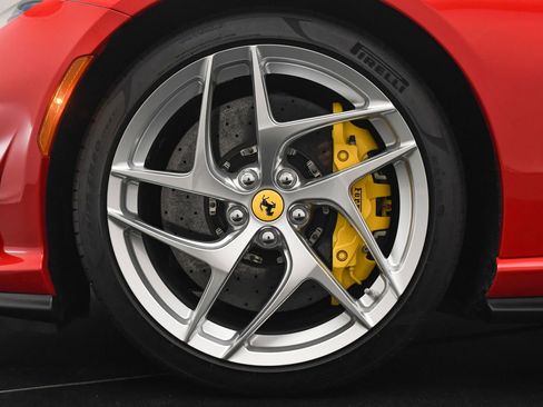 Used 2018 Ferrari 812 Superfast RWD image 26
