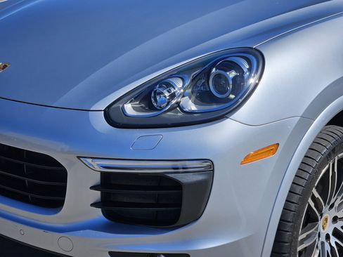 Used 2017 Porsche Cayenne Platinum Edition image 12