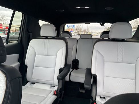 Used 2024 Chevrolet Traverse RS FWD image 29