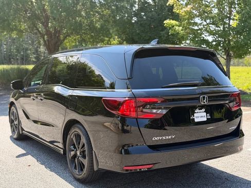 Used 2023 Honda Odyssey Sport image 3