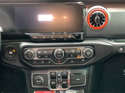 Certified 2021 Jeep Gladiator Mojave image 21