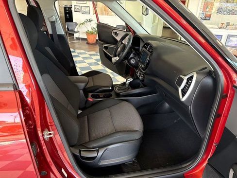 Used 2021 Kia Soul LX image 13